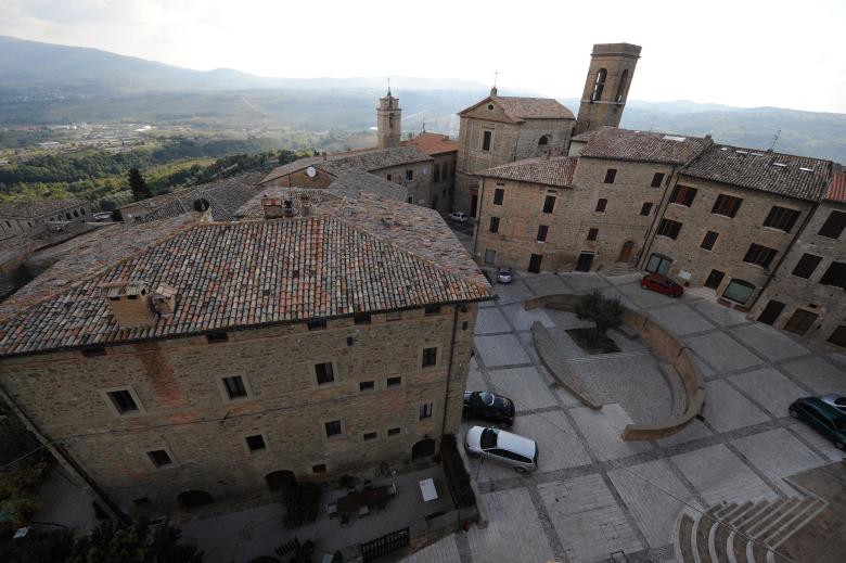 Gualdo Cattaneo, the village of castles 